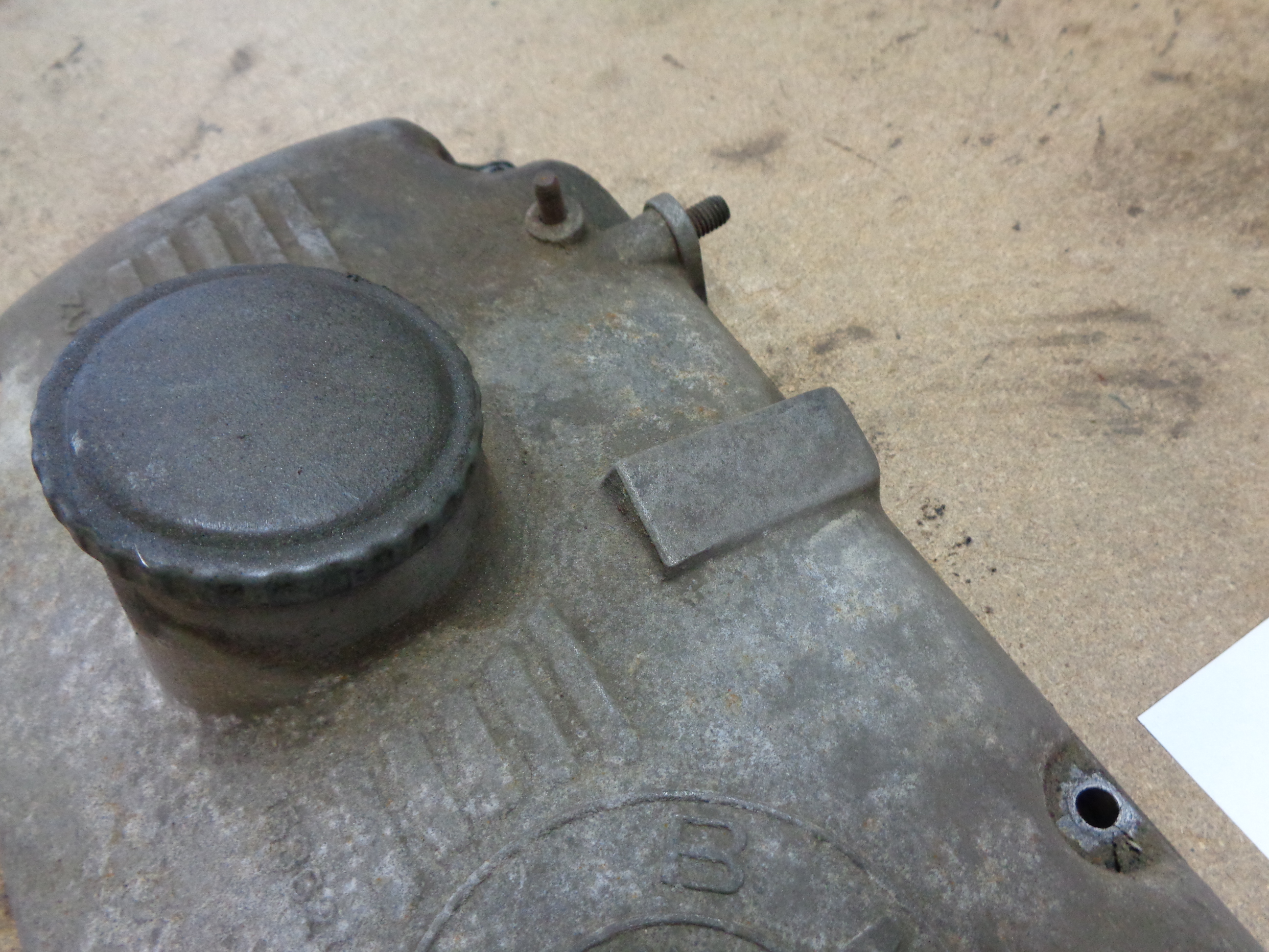 Ventildeckel M30 Vergasser spät Model, M6 vorne excentrsich (Gebraucht)