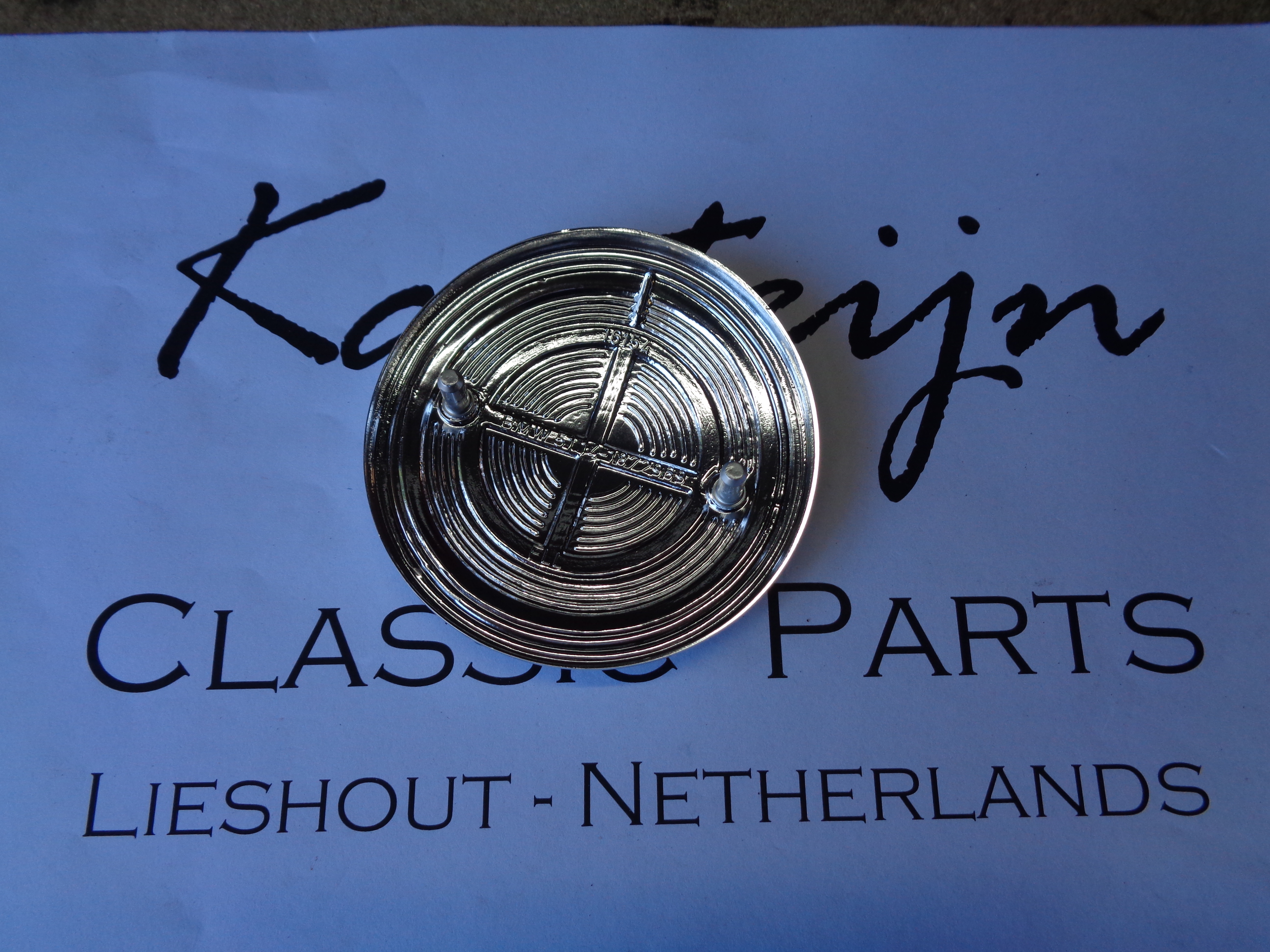 "BMW" badge trunk (New)