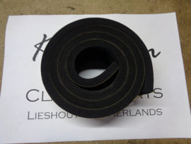 Schuimrubber tussen tank en koffervloer, 60x10mm zelfklevend, L=1250mm (Repro, Nieuw)