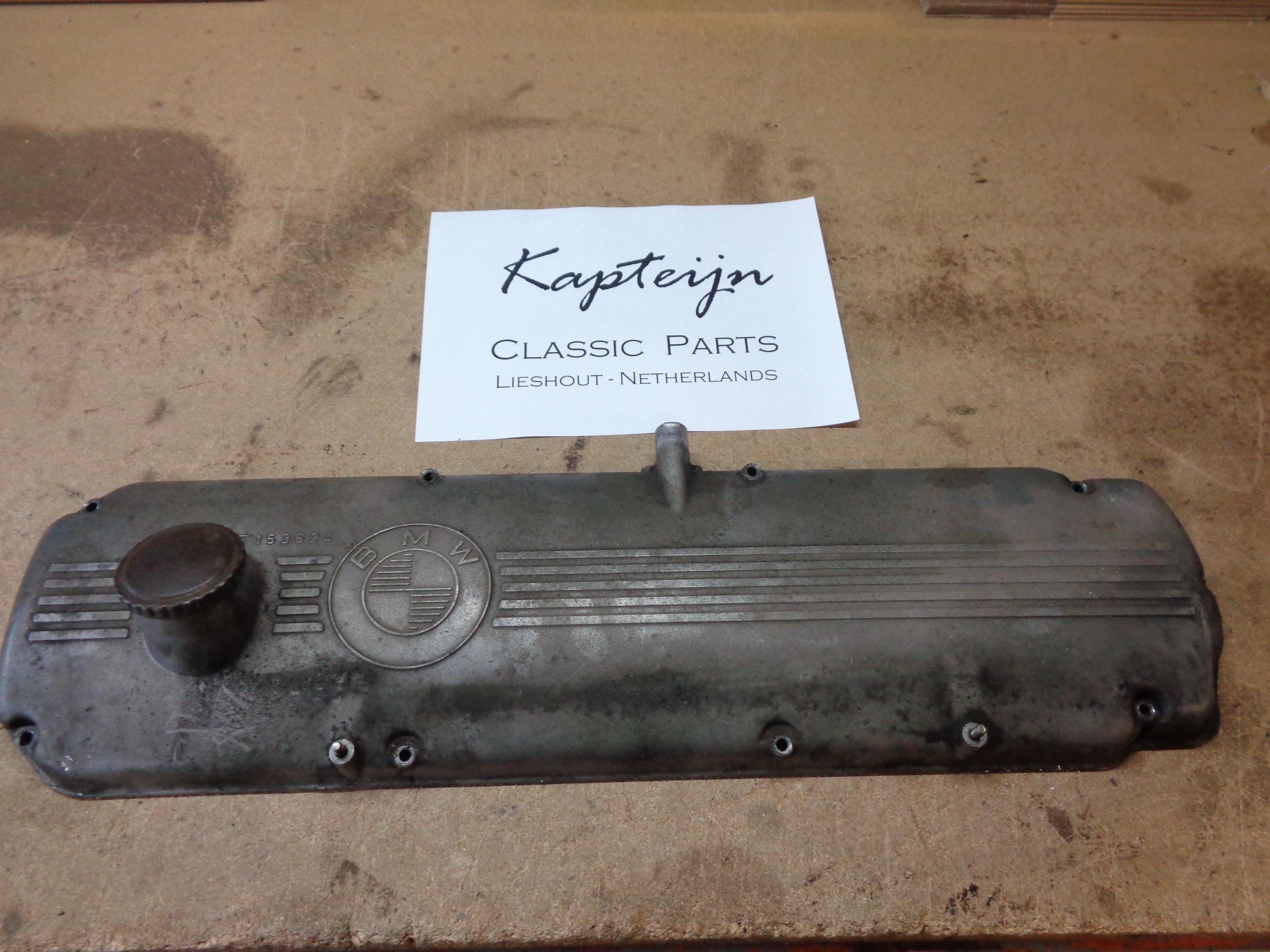 Valve cover M30  carburetor early model (Used)