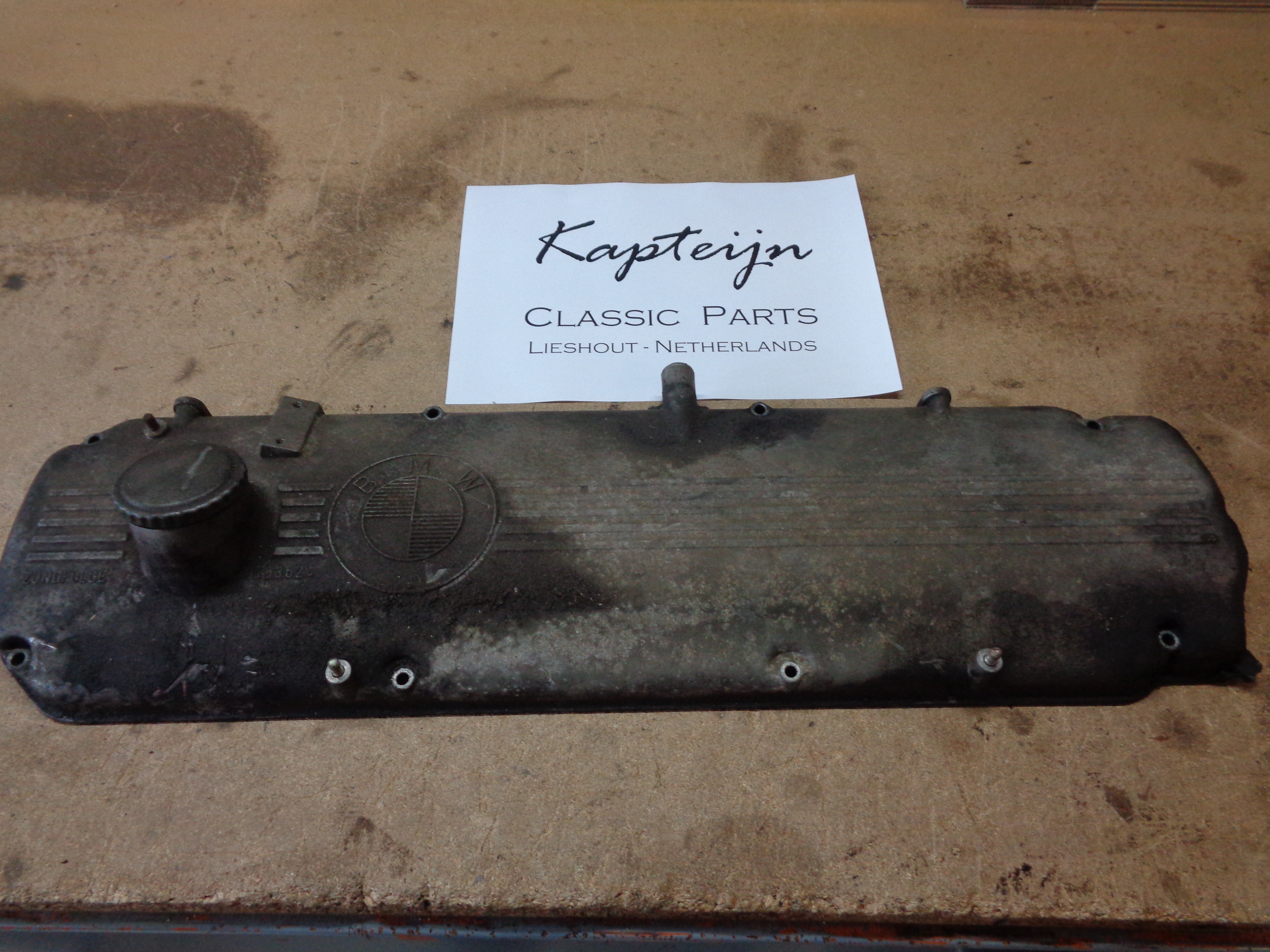 Valve cover M30  injection (Used)
