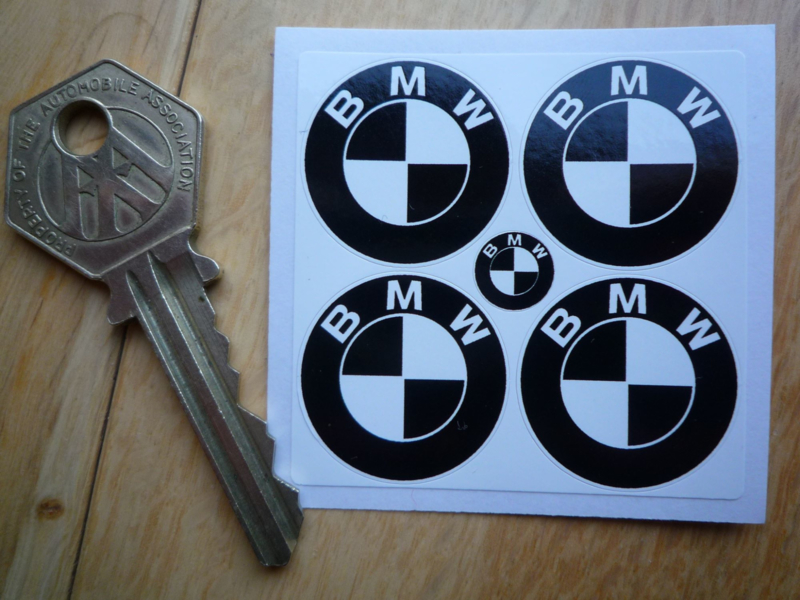 trompet Australische persoon Madison BMW" sticker black-white d=25 mm (4 pieces, New) | BMW | ClassicBMWParts.nl