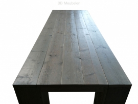 Tafel Eline, steigerhouten binnentafel