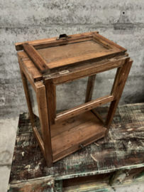 Oude glazen laboratoriumvitrine 147696