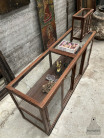 Jaren 20 museumkast een eyecatcher in glas en hout 147840 ..verkocht