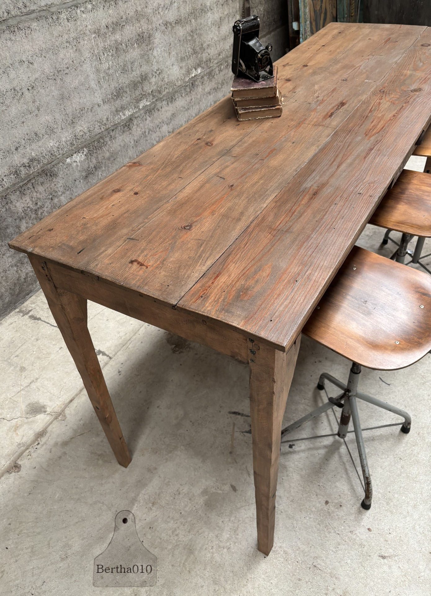 Hoge antieke boeren tafel 147611