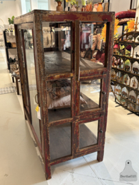 Unieke labo winkel vitrine antiek 148162 in onze unit bij Loods 5