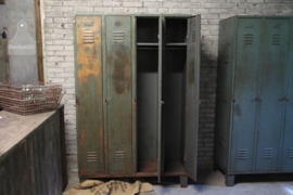 Oude locker 4 deurs (132405)..verkocht