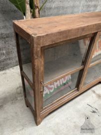 Antiek Engels dressoir met gebobbeld glas (146586) verkocht