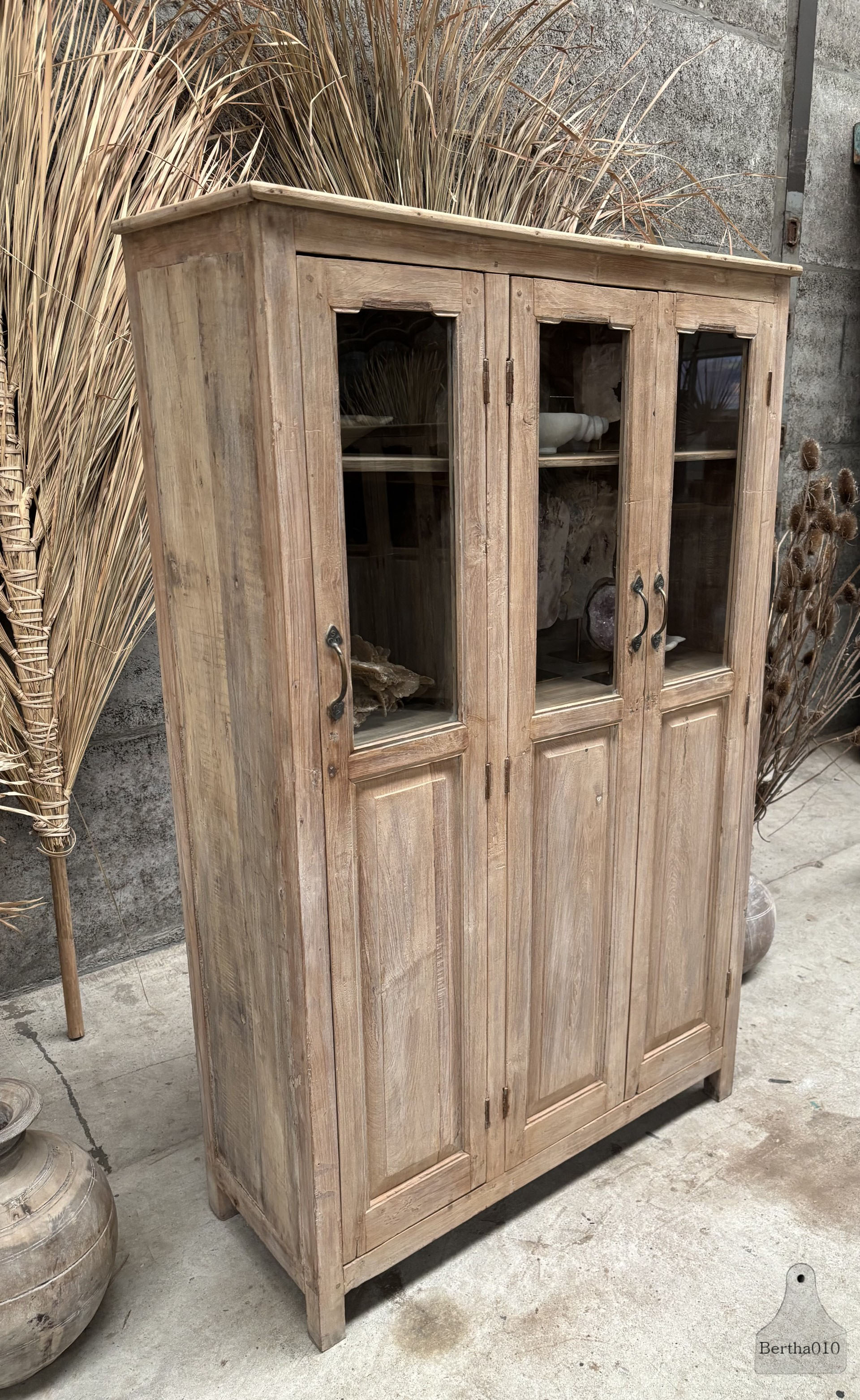 Antieke naturel houten vitrinekast 147433