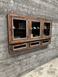 Antieke unieke houten hangvitrine uit de jaren 20 30 147729 verkocht