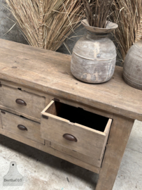 Antieke werkbank uit atelier pottenbakker met 6 laden 147979 lengte 205 cm
