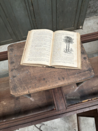 Antieke houten schoolbankjes  80 tot 100 jaar oud 148168