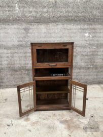 Art Deco vitrinekast met glas aan drie zijden 147678