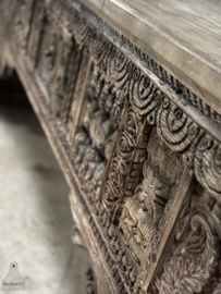 Unieke handgesneden Oosterse sidetable een meubel met ziel 147769