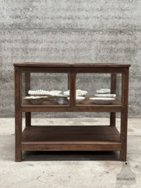 Antieke glazen museumvitrine 147693