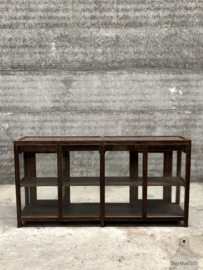 Karaktervolle oude winkeltoonbank  vitrinekast glazen blad jaren 20 40 147863