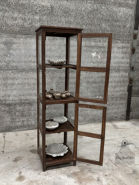 Engelse vitrinekast uit de jaren ’20 rondom glas karaktervol 147868