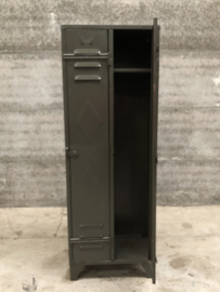 Oude locker 2-deurs (145998) verkocht