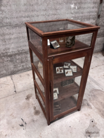 Oud Engels vitrine museumkast (147236)
