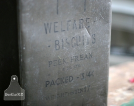 Welfare biscuit blik 1944 (130040)..verkocht