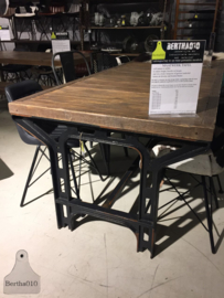 Grote industriële tafel (135016)..verkocht