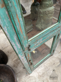 Hoge antieke vitrinekast in turquoise groen originele patina 148093 verkocht