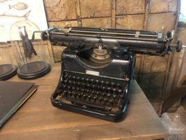 Oude typemachine (138511) verkocht