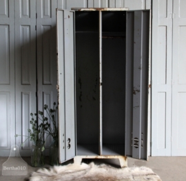 Oude geleefde locker (131173)..verkocht