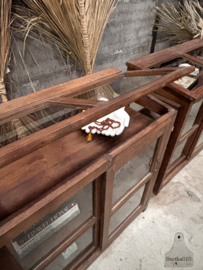 Vitrine kleppenkast schuifdeuren 2 stuks (147201, 147202) verkocht
