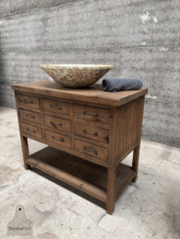 Oude houten werkbank ideaal als badkamermeubel  147967