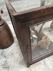 Antieke houten museumvitrine 148172