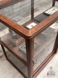 Antieke museumkast, alle zijde glas, toonbank, dressoir of ideaal keukeneiland 147860
