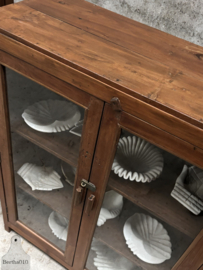 Drie antieke identieke Engelse vitrinekasten 147880 881 882 verkocht