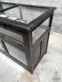 Antieke Houten Vitrine Glazen Toonbank uit de Jaren 1920 147