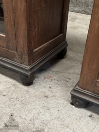 Twee smalle houten vitrines – vroeg 20e eeuw – winkelafkomst 147846 845