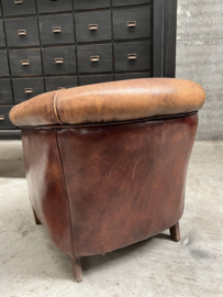 Oude Franse fauteuil van schapenleder (145403) verkocht