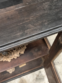 Oud Vitrinekastje, smal, Gebobbeld Glas, Zwart met Mooie Patina 147426