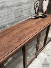 Antieke vitrinekast museum toonbank keukeneiland  147834