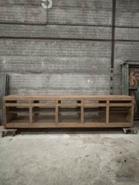 Iconische toonbank uit de jaren 40 van 356 cm lang keukeneiland dressoir 147821a verkocht