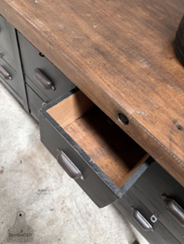 Stoer industrieel kookeiland dressoir uit oud Frans atelier 148033