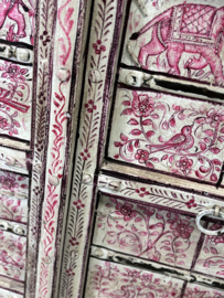 Oude roze poort met olifanten (147195)
