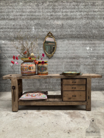 Franse oude werkbank met drie laden 147959