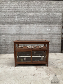 Antieke vitrinekast museumstuk in topkwaliteit 147859