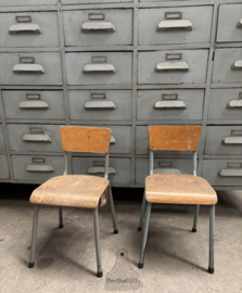 Oude schoolstoeltjes voor de allerkleinsten – karaktervol en zeldzaam 147625