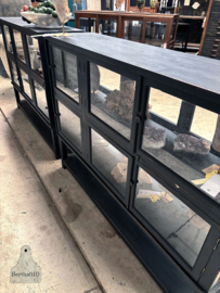 Set van 2 unieke jaren 30 dubbelzijdige vitrine winkelkasten 147869 147870