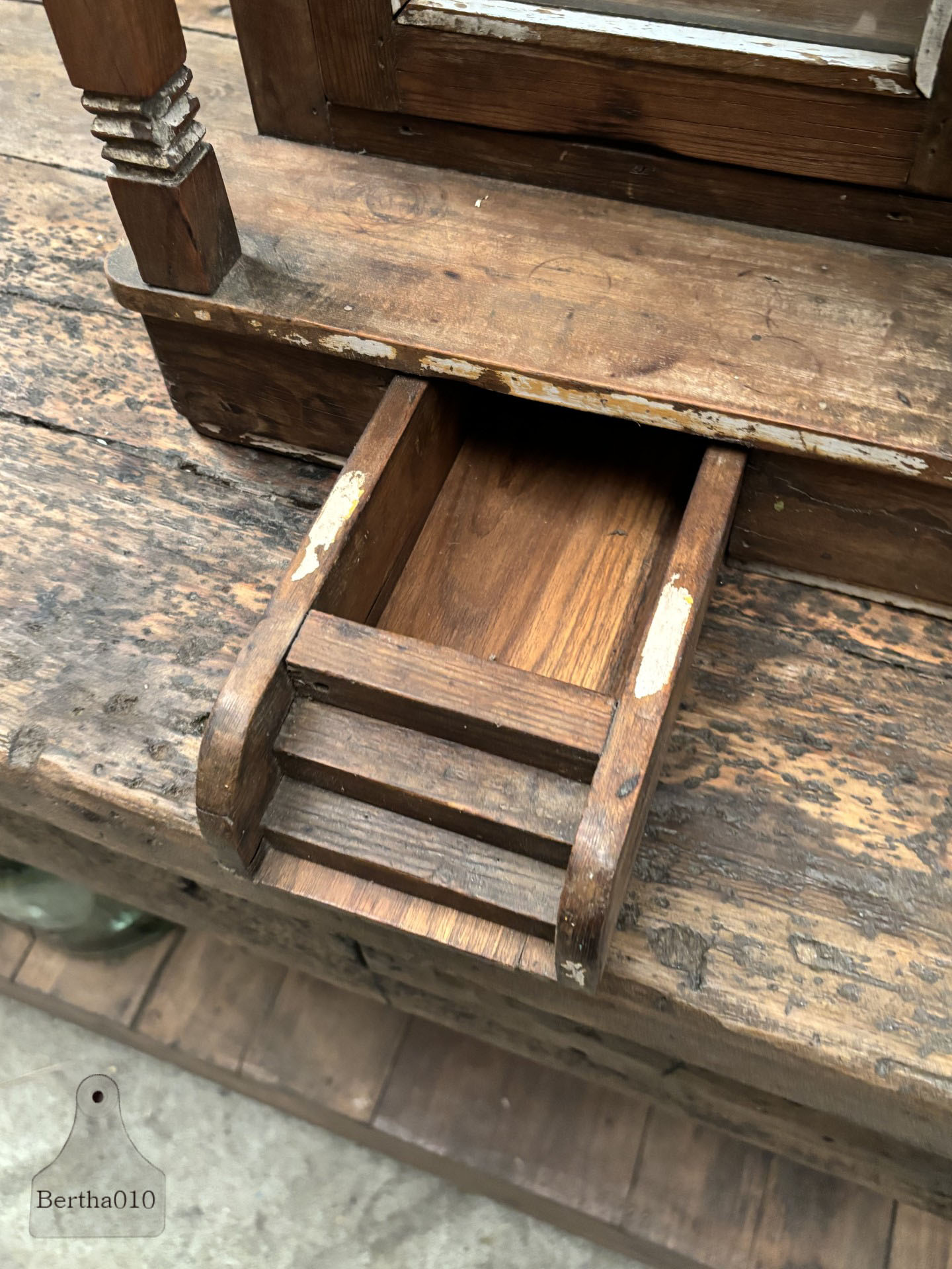 Authentieke houten vitrine tempel uit India circa 80 jaar oud 147474