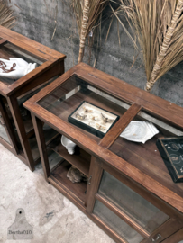 Vitrine kleppenkast schuifdeuren 2 stuks (147201, 147202) verkocht