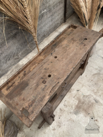 Kleine oude werkbank 147820 lengte 134 cm