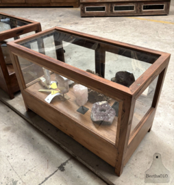 2 antieke winkelvitrine met schuifdeuren en lades 147751